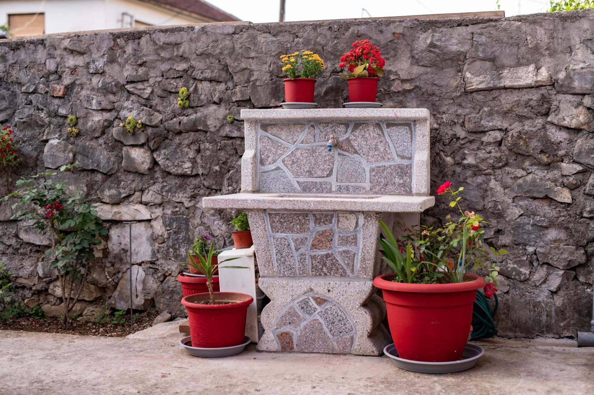 Apartmani Kaan Podgoriţa Exterior foto