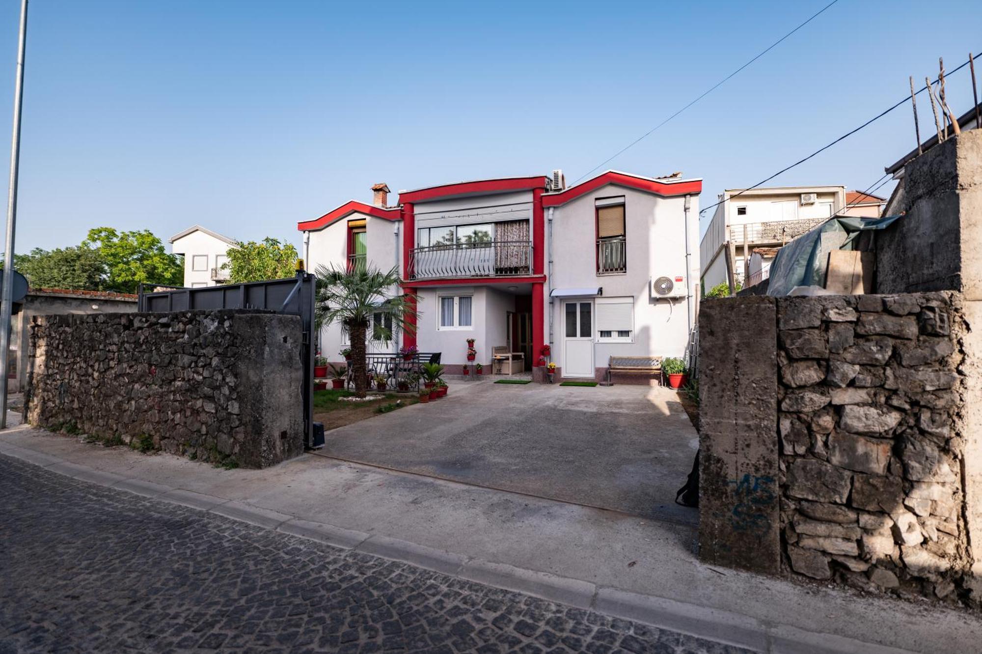Apartmani Kaan Podgoriţa Exterior foto