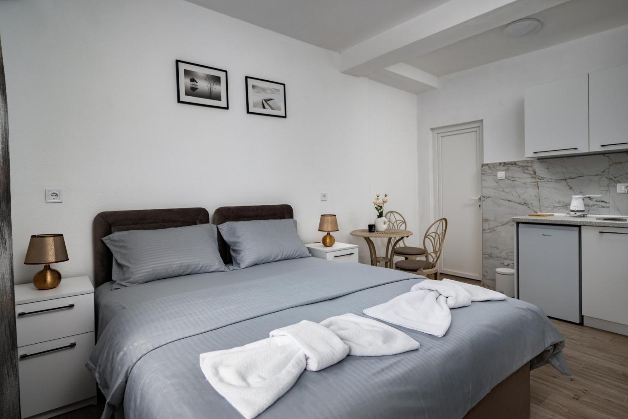 Apartmani Kaan Podgoriţa Exterior foto