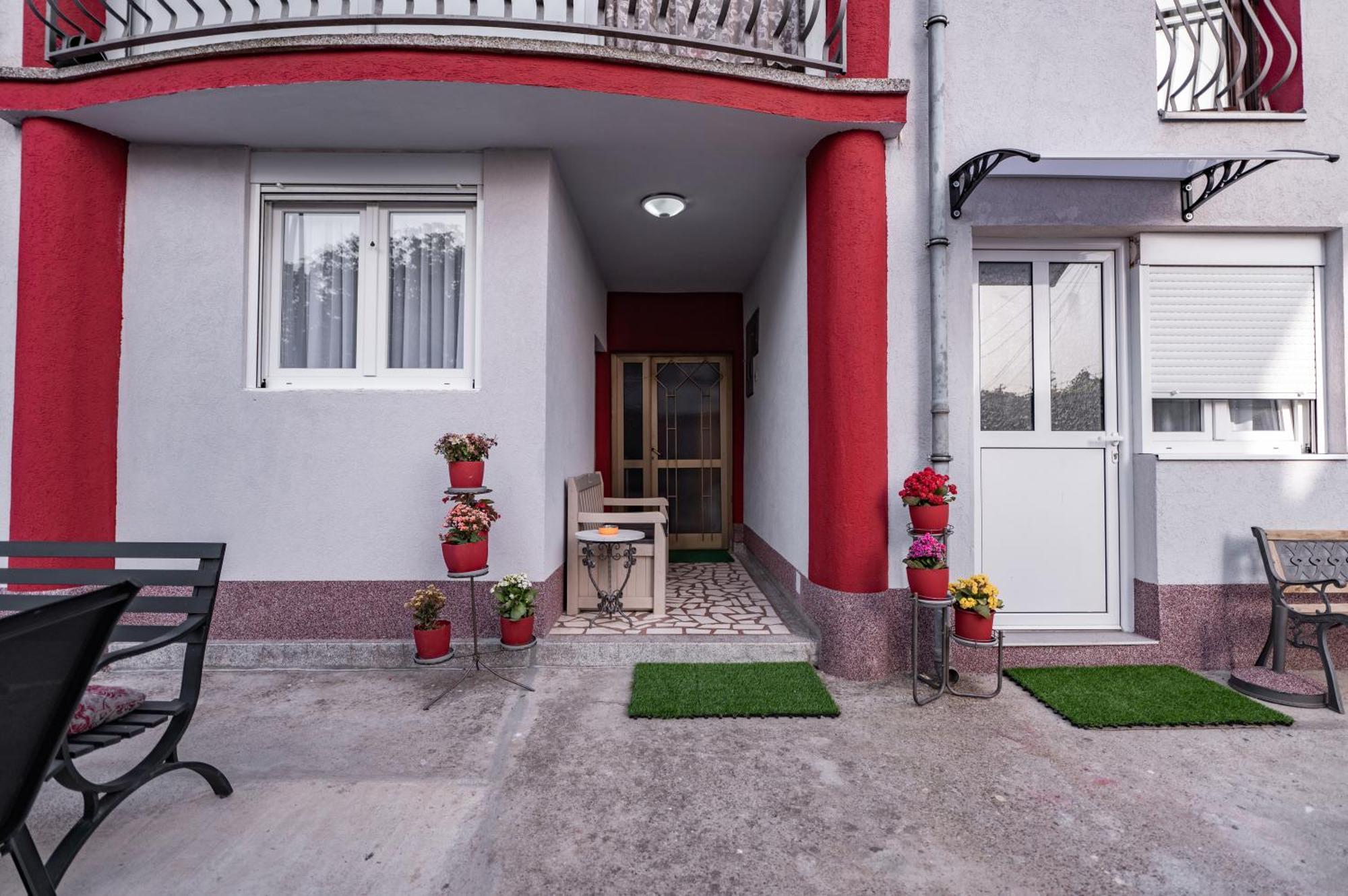 Apartmani Kaan Podgoriţa Exterior foto