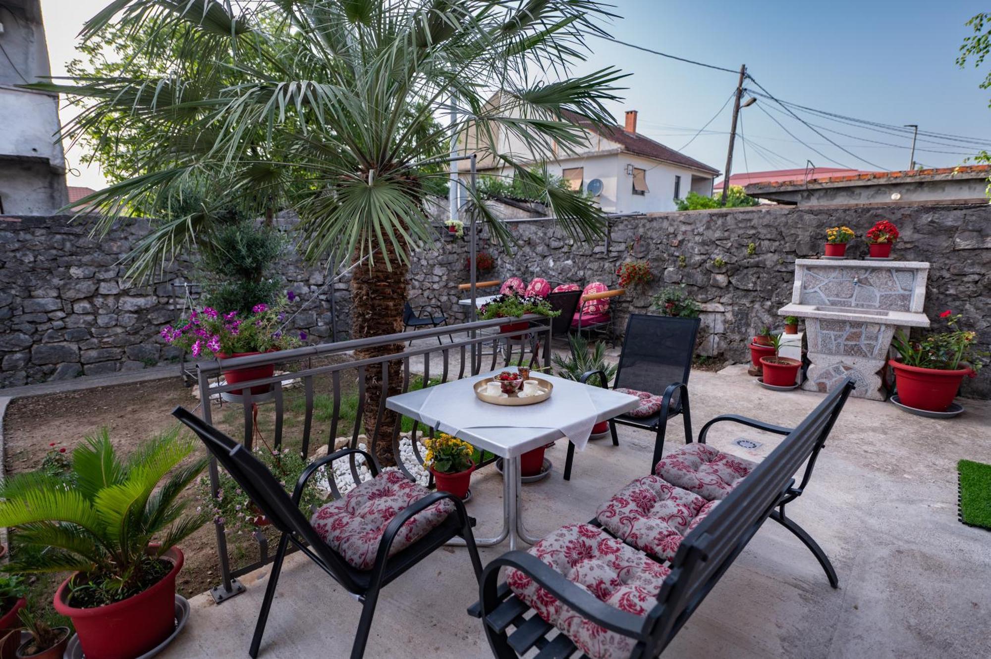 Apartmani Kaan Podgoriţa Exterior foto